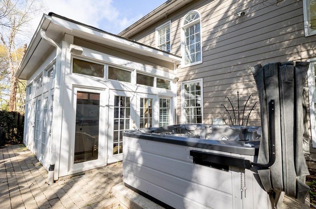 3 Village Walk Dr, Decatur GA  30030-2685 exterior