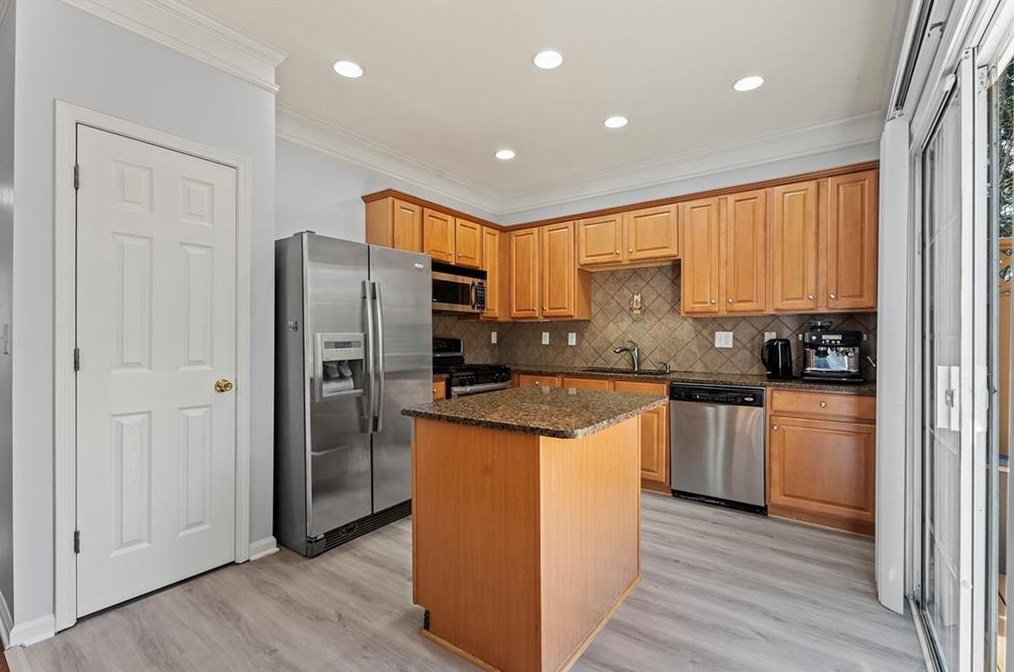 7822 Welsford Pt, Atlanta GA  30350-5894 exterior
