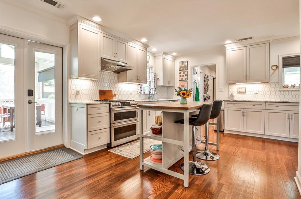 2617 Woodridge Dr, Decatur GA  30033-4844 exterior