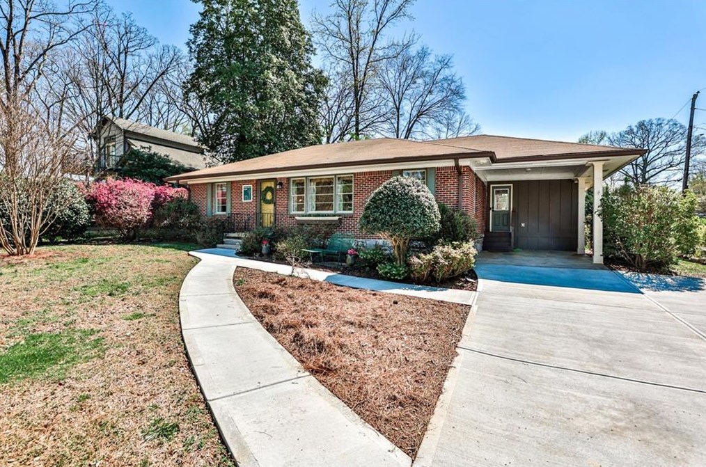 2617 Woodridge Dr, Decatur GA  30033-4844 exterior