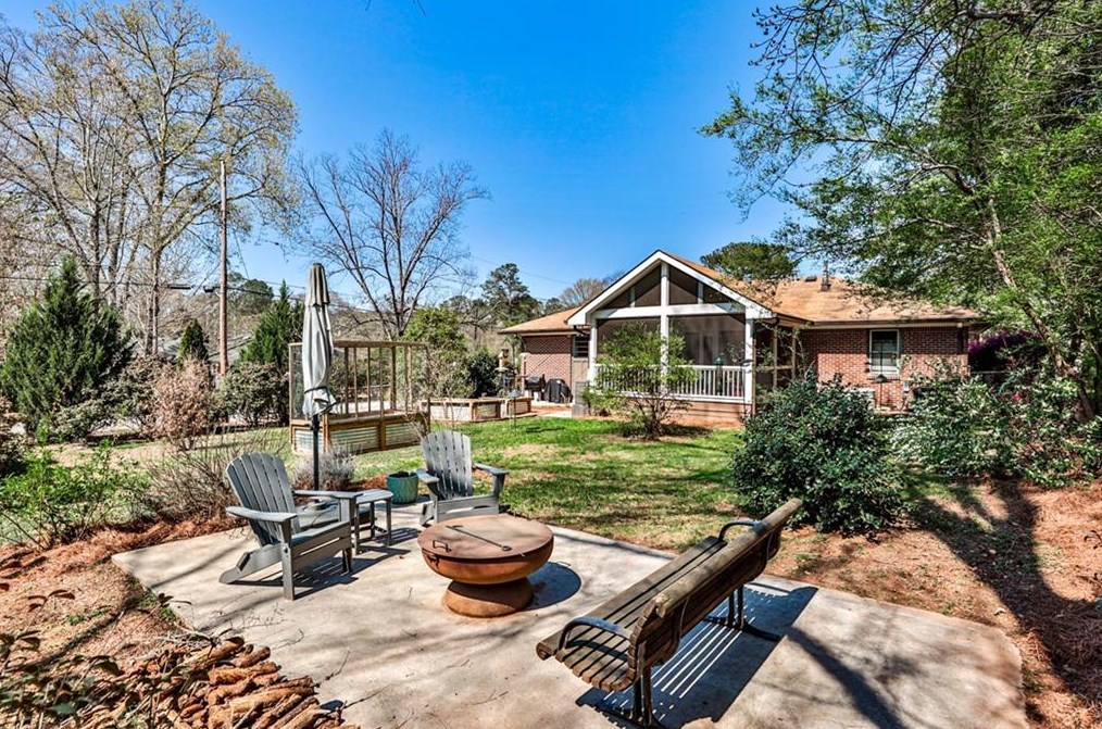 2617 Woodridge Dr, Decatur GA  30033-4844 exterior