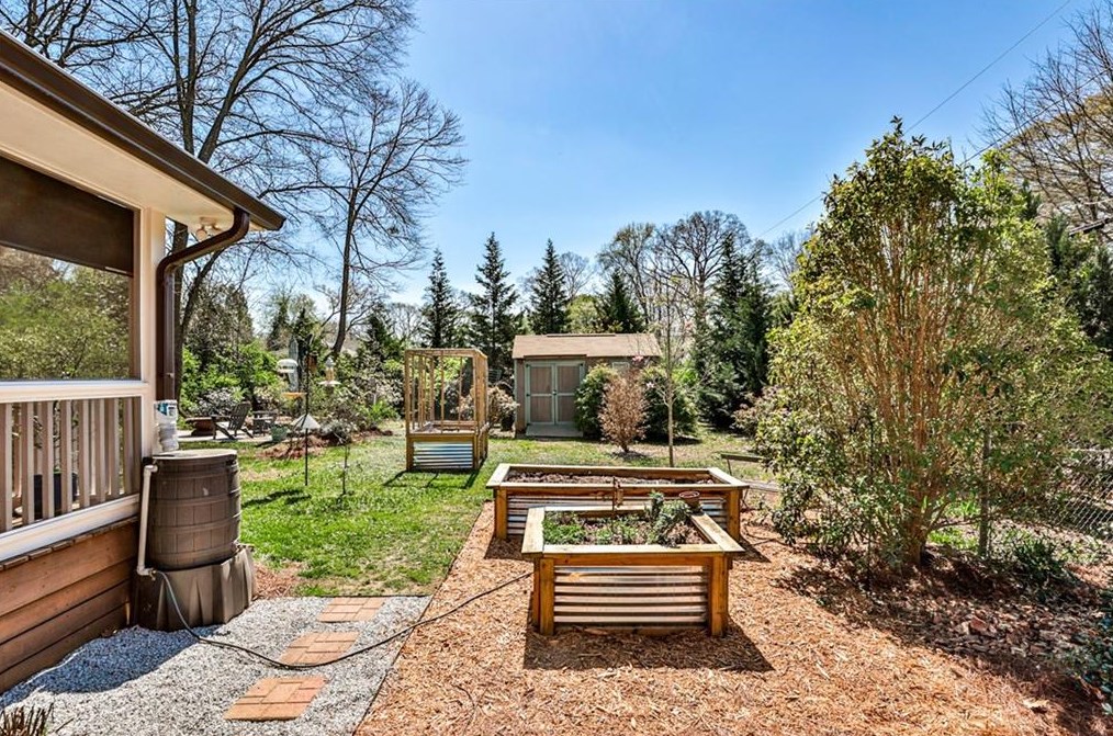 2617 Woodridge Dr, Decatur GA  30033-4844 exterior