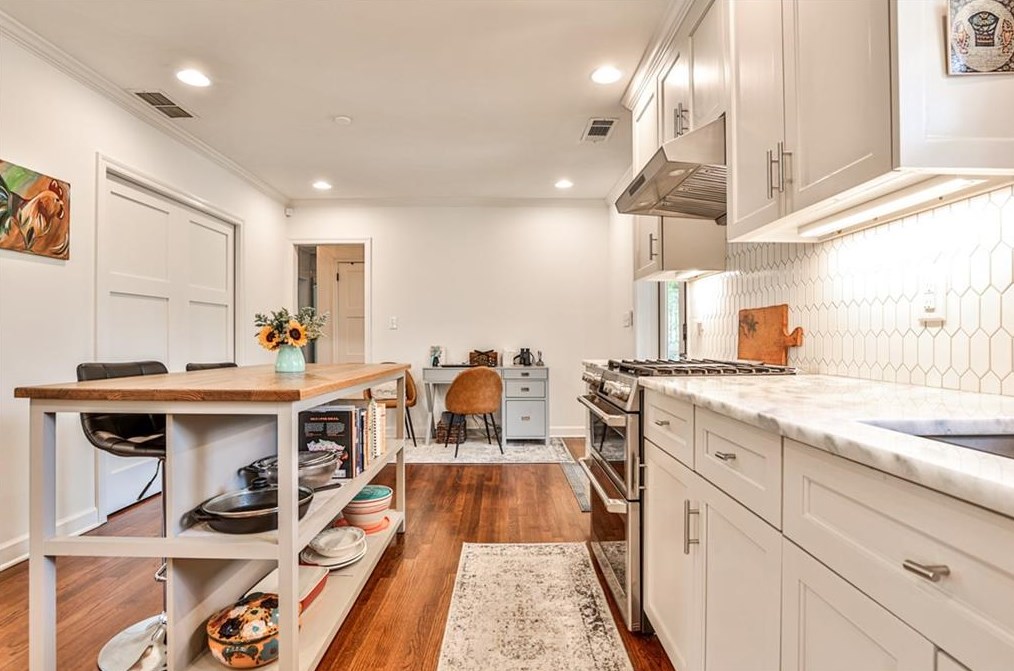 2617 Woodridge Dr, Decatur GA  30033-4844 exterior