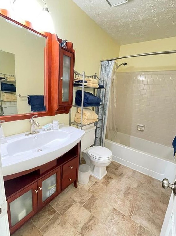 3982 Wolcott Cir, Atlanta GA  30340-4245 exterior