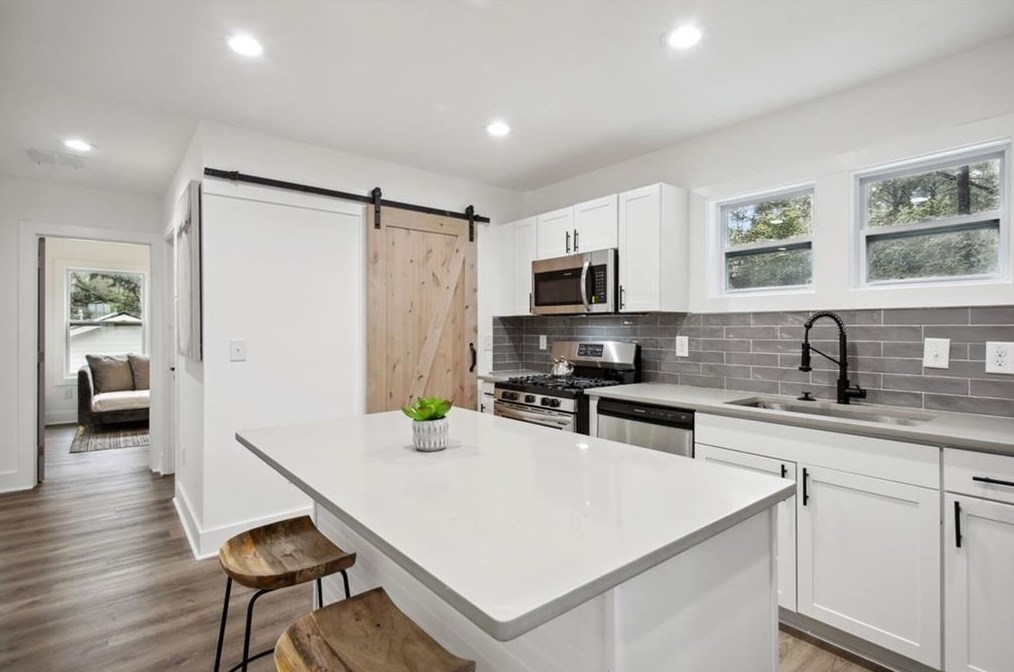 1375 Alverado Way, Decatur GA  30032-2927 exterior