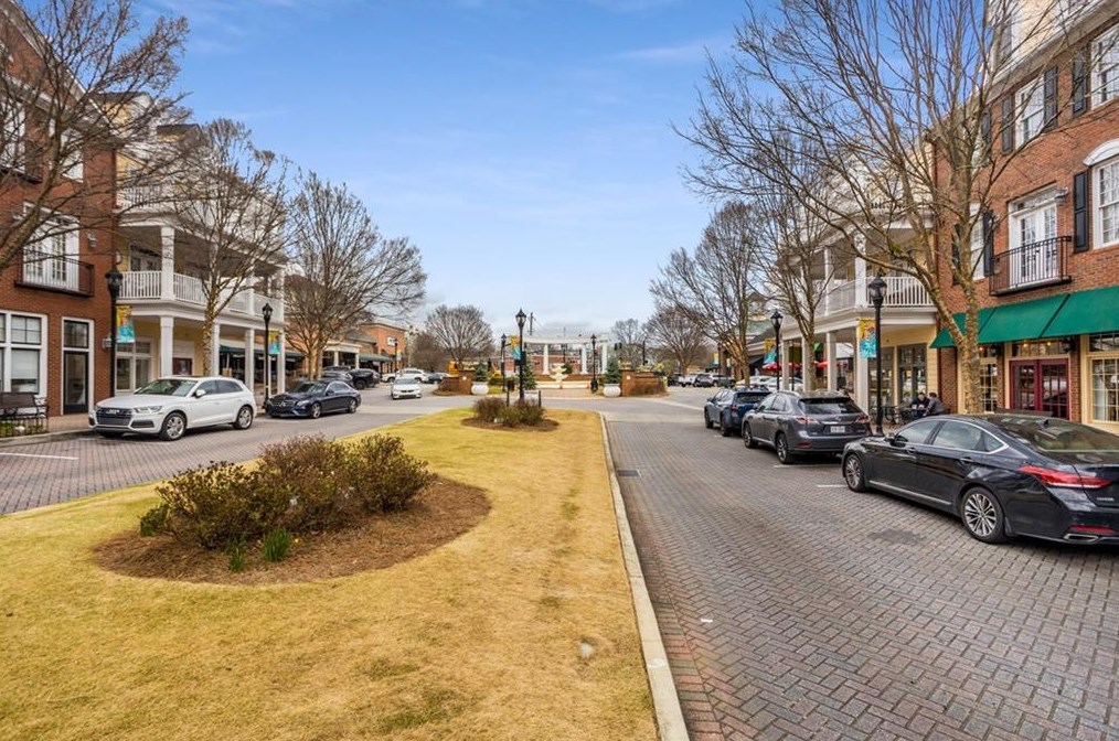 2592 Old Roswell Rd, Smyrna GA  30080-2112 exterior