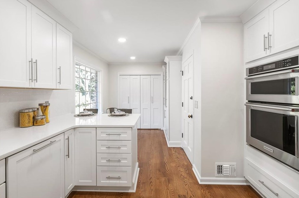 2828 Delcourt Dr, Decatur GA  30033-2440 exterior