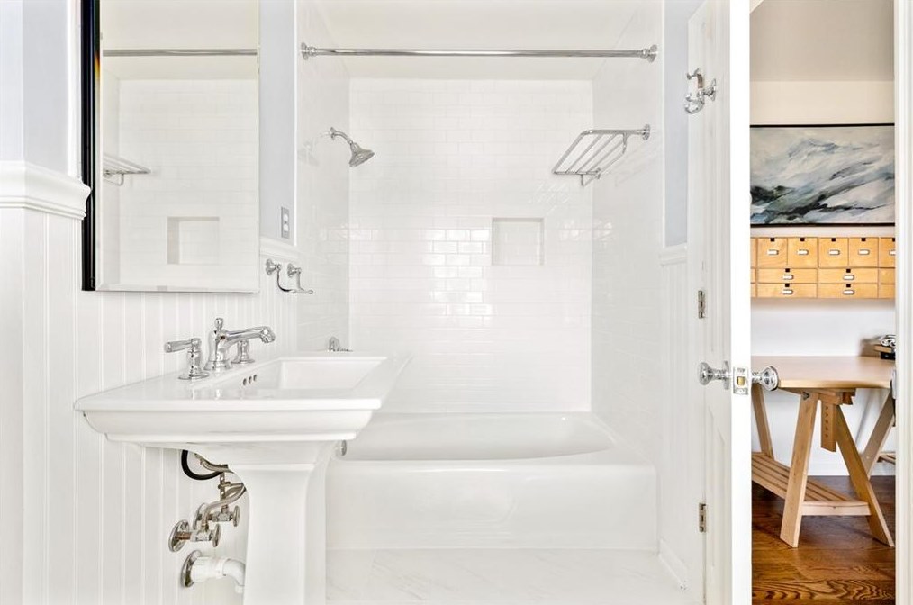 2828 Delcourt Dr, Decatur GA  30033-2440 exterior