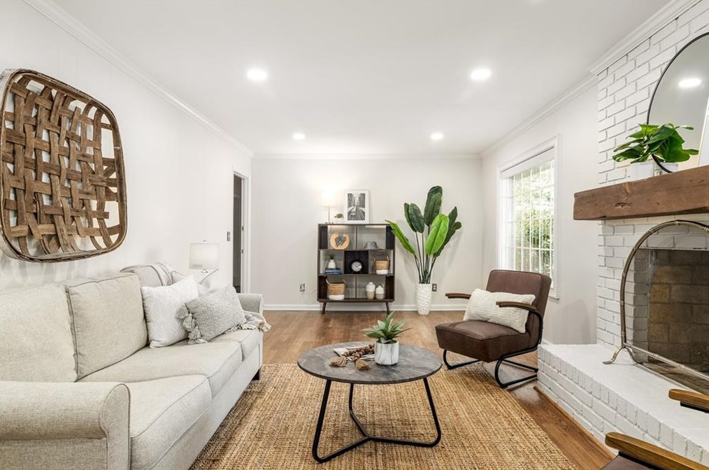 2828 Delcourt Dr, Decatur GA  30033-2440 exterior