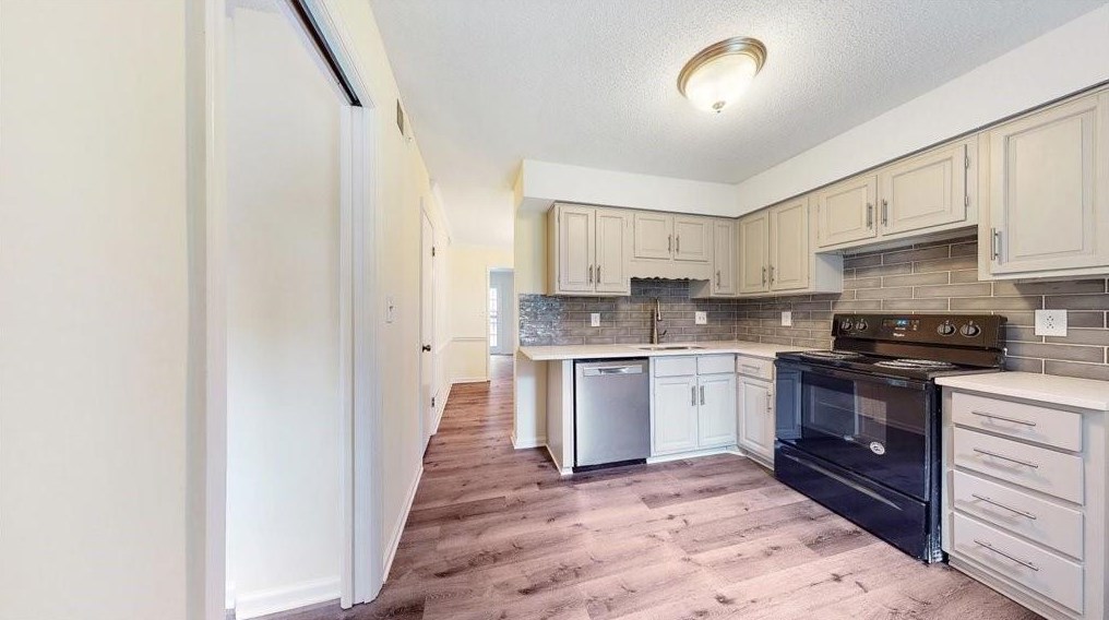 153 Glen Acres Ct, Decatur GA  30035-1625 exterior