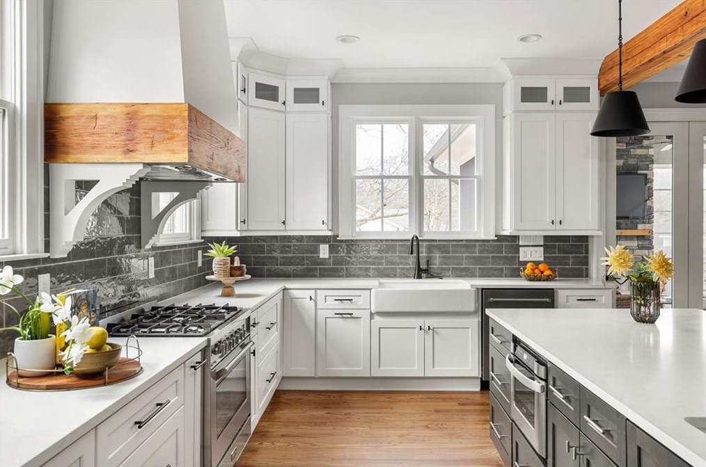 250 Lake Dr, Decatur GA  30030-3526 exterior