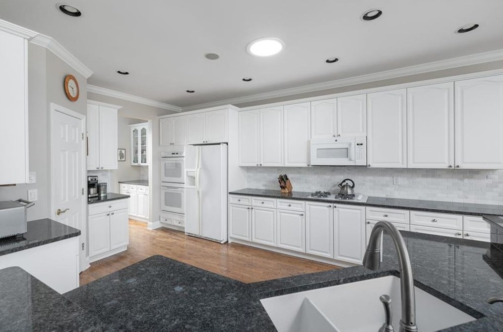 1567 Reserve Cir, Decatur GA  30033-1538 exterior