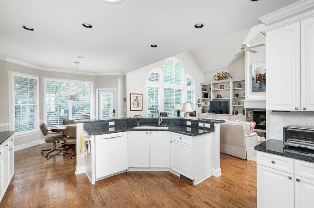 1567 Reserve Cir, Decatur GA  30033-1538 exterior