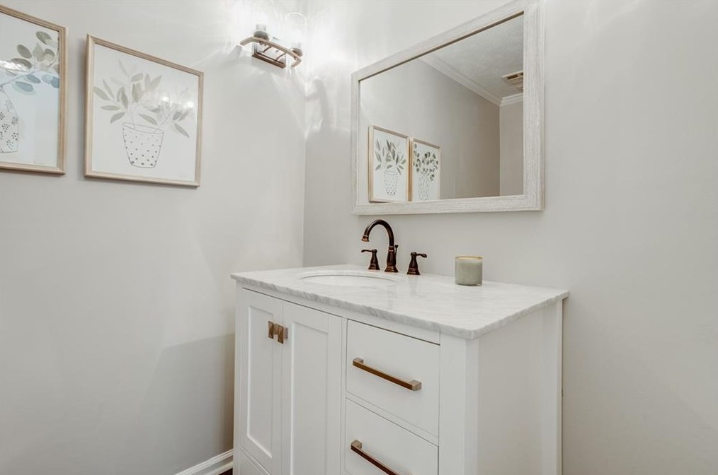 3004 Vinings Ferry Dr, Atlanta GA  30339-4300 exterior