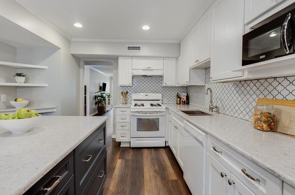 3004 Vinings Ferry Dr, Atlanta GA  30339-4300 exterior