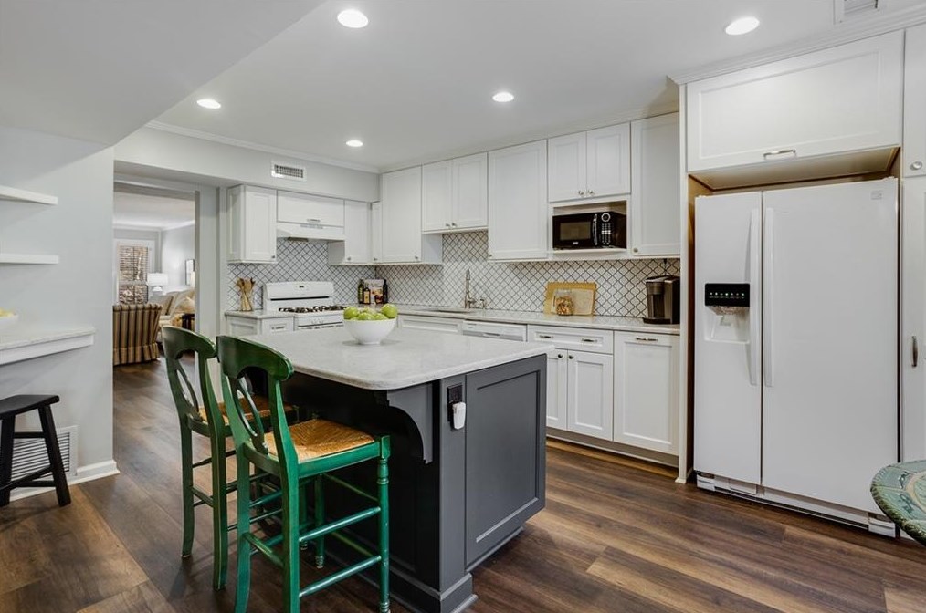 3004 Vinings Ferry Dr, Atlanta GA  30339-4300 exterior