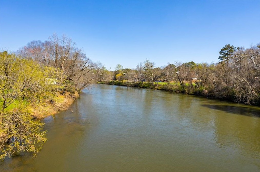 3004 Vinings Ferry Dr, Atlanta GA  30339-4300 exterior