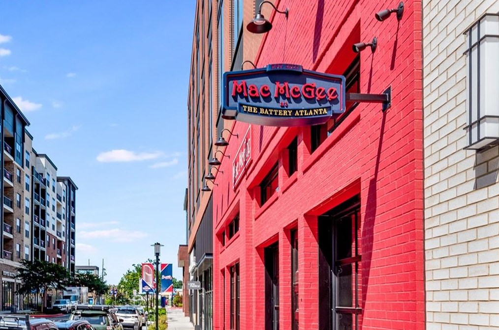 3004 Vinings Ferry Dr, Atlanta GA  30339-4300 exterior