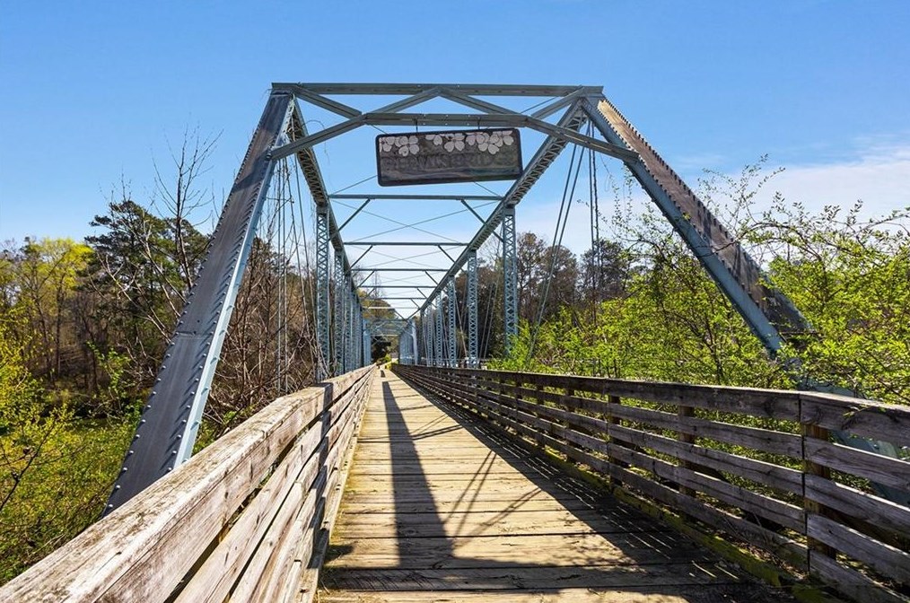 3004 Vinings Ferry Dr, Atlanta GA  30339-4300 exterior