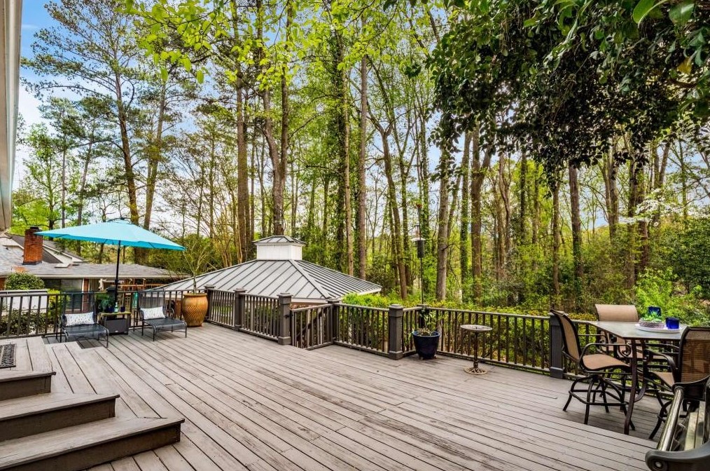 347 Old Ivy Rd, Atlanta GA  30342-4545 exterior