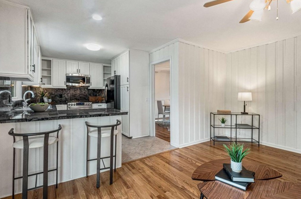 347 Old Ivy Rd, Atlanta GA  30342-4545 exterior