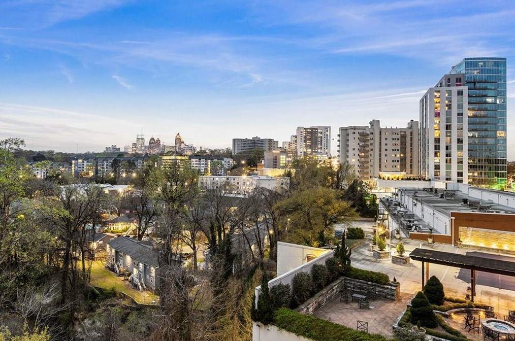2255 Peachtree Rd, Atlanta GA  30309-1101 exterior