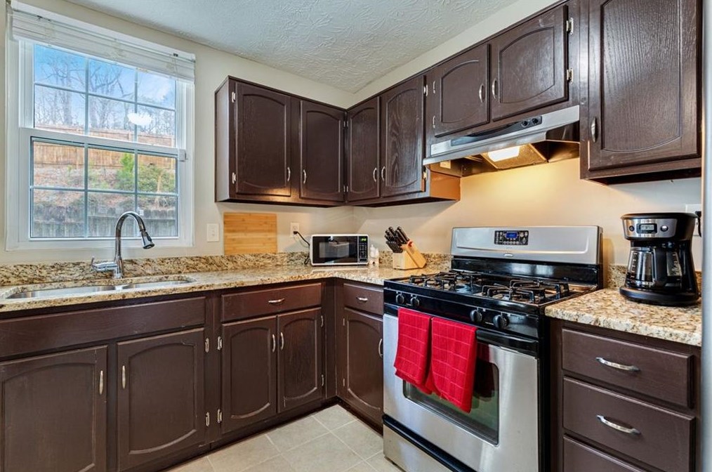 3994 Wolcott Cir, Atlanta GA  30340-4245 exterior