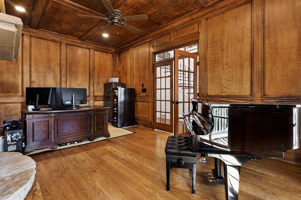 1238 Basnett Dr, Alpharetta GA  30004-0882 exterior