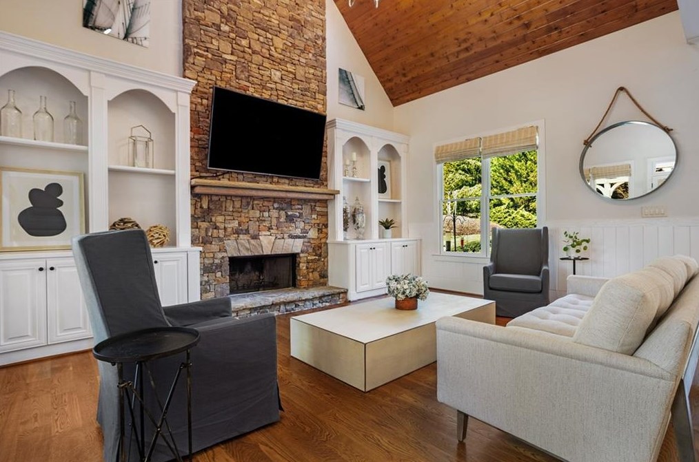 1238 Basnett Dr, Alpharetta GA  30004-0882 exterior