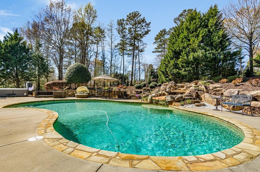 1238 Basnett Dr, Alpharetta GA  30004-0882 exterior