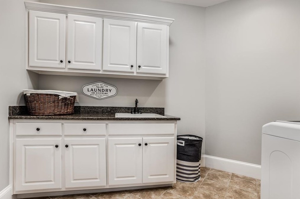 1238 Basnett Dr, Alpharetta GA  30004-0882 exterior