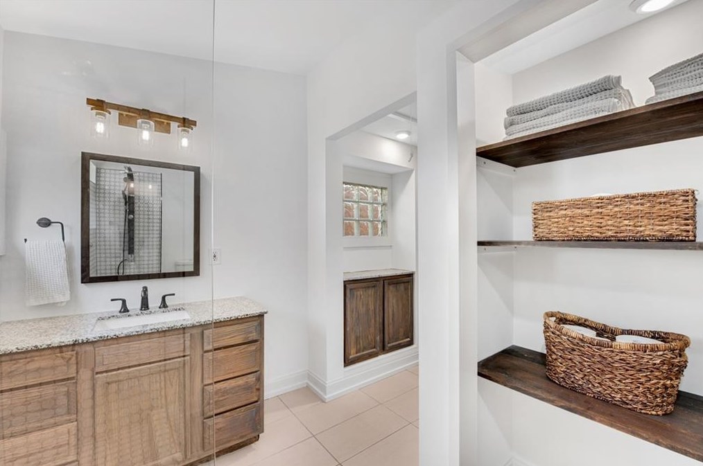 1240 Robinwood Rd, Decatur GA  30033-3207 exterior