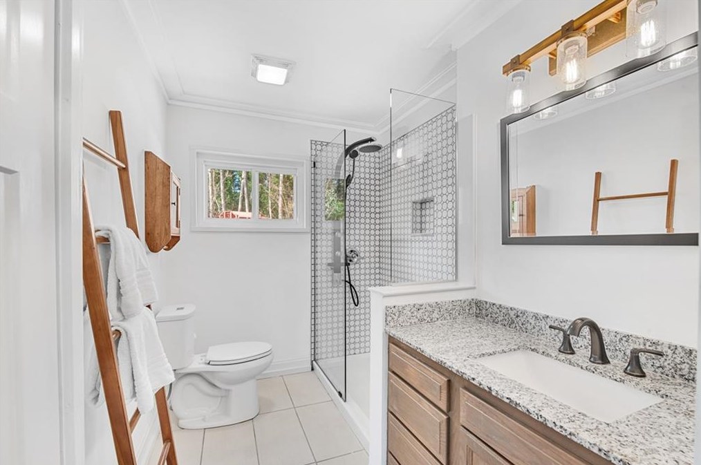 1240 Robinwood Rd, Decatur GA  30033-3207 exterior