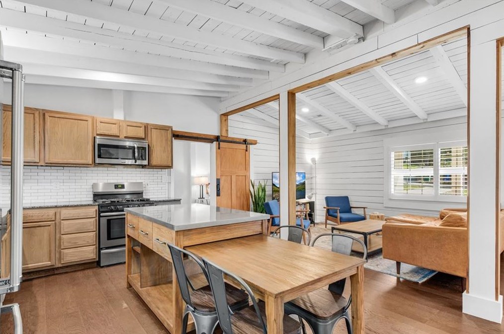 1240 Robinwood Rd, Decatur GA  30033-3207 exterior