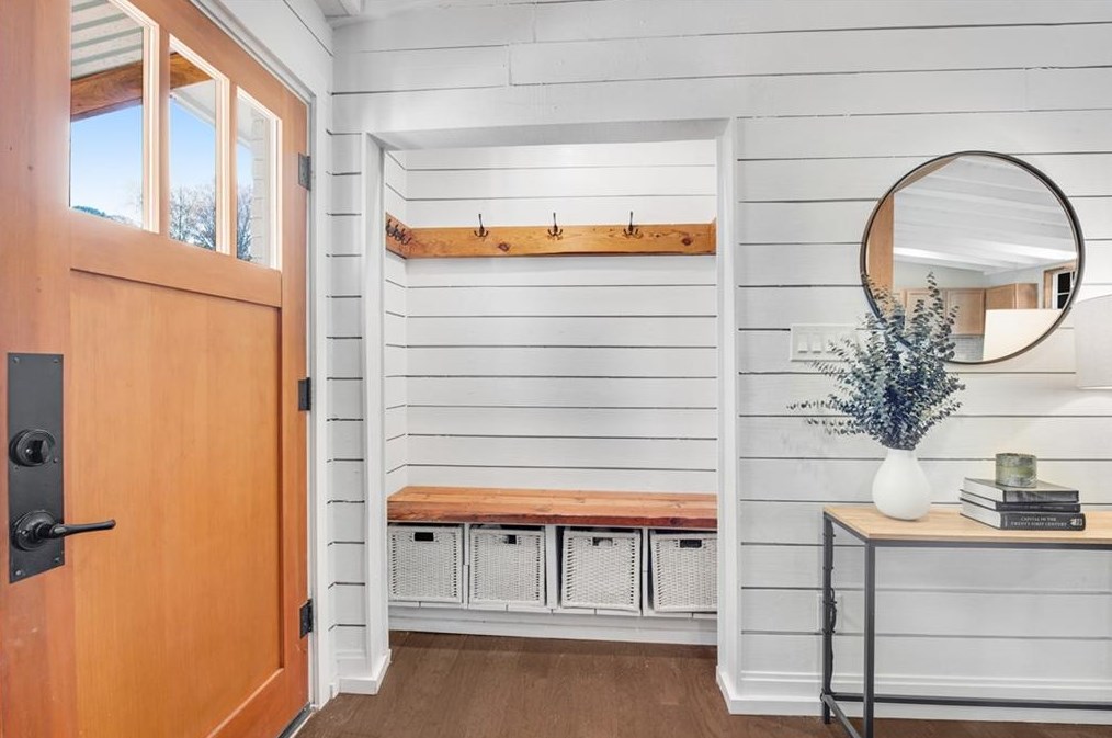 1240 Robinwood Rd, Decatur GA  30033-3207 exterior