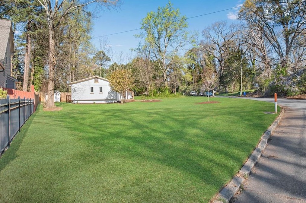 1240 Robinwood Rd, Decatur GA  30033-3207 exterior