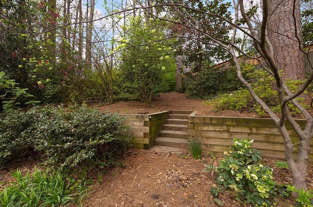 1016 Willivee Dr, Decatur GA  30033-4131 exterior