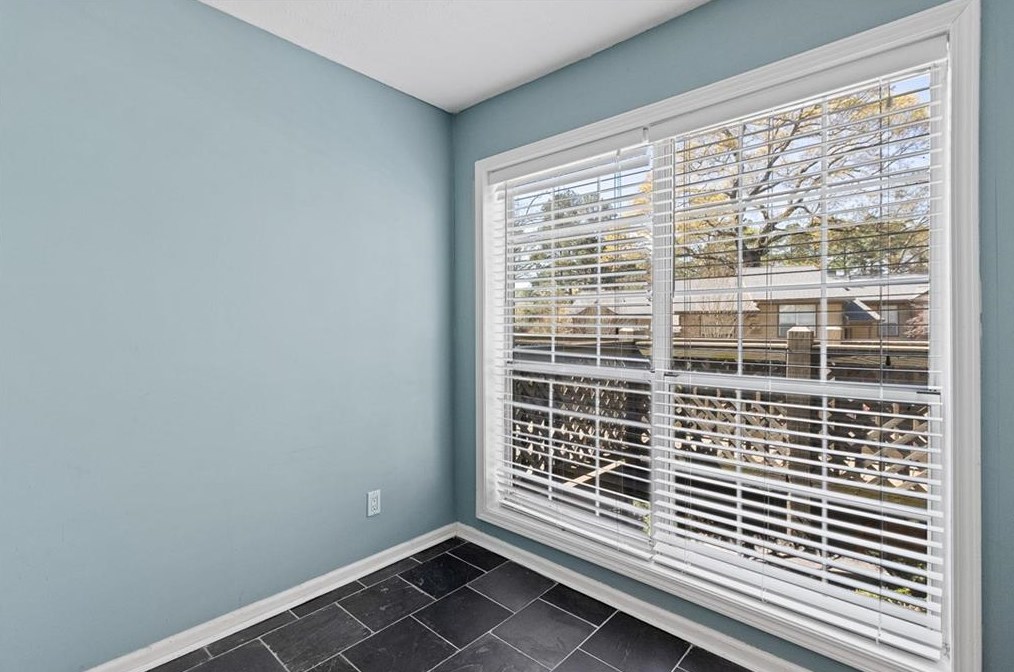 1305 Weatherstone Way, Atlanta GA  30324-4641 exterior