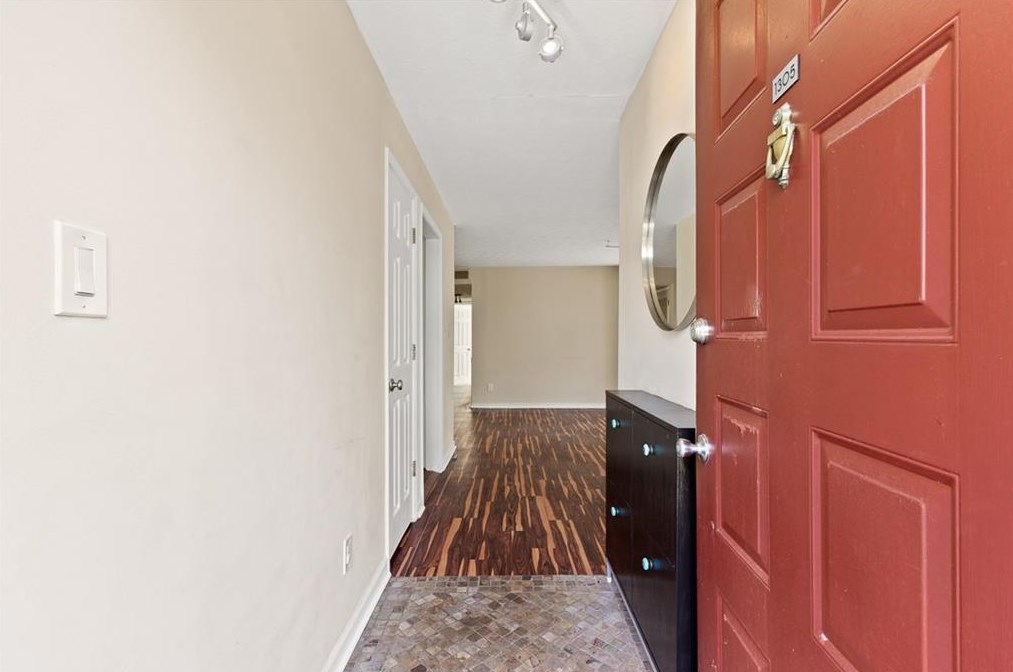 1305 Weatherstone Way, Atlanta GA  30324-4641 exterior