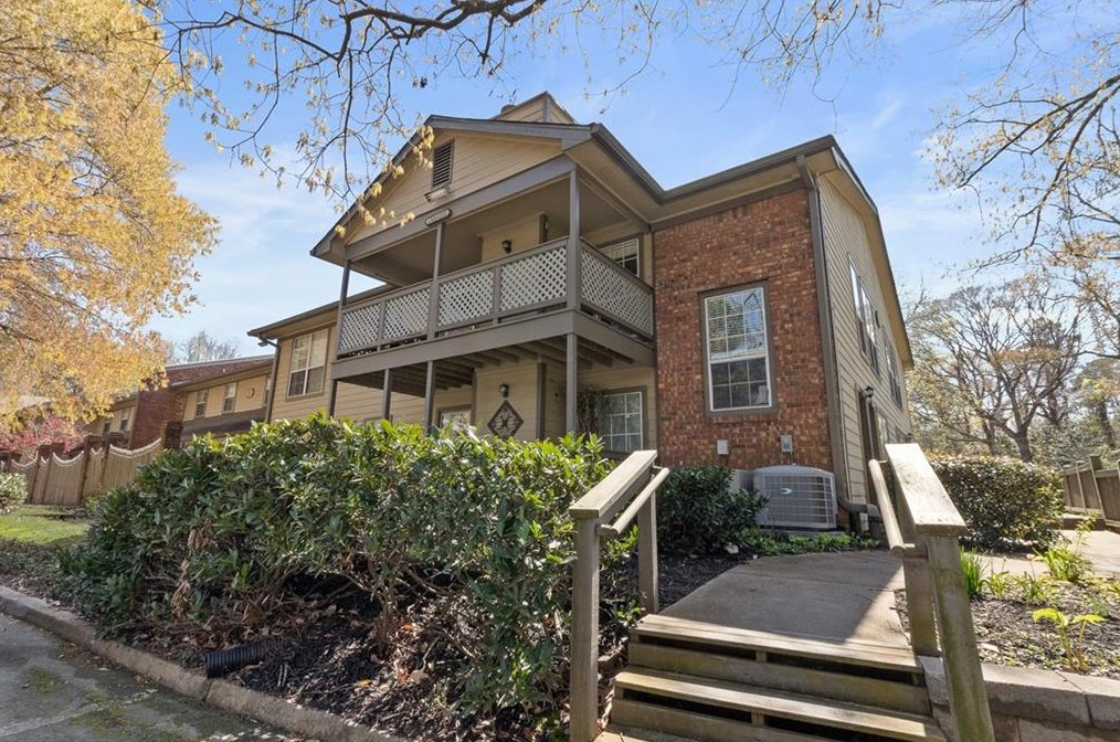 1305 Weatherstone Way, Atlanta GA  30324-4641 exterior