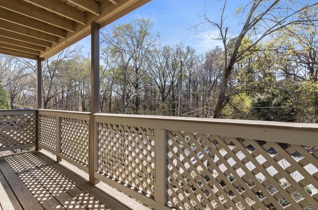 1305 Weatherstone Way, Atlanta GA  30324-4641 exterior