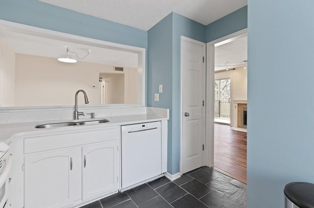 1305 Weatherstone Way, Atlanta GA  30324-4641 exterior