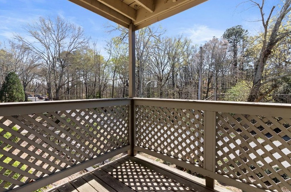 1305 Weatherstone Way, Atlanta GA  30324-4641 exterior