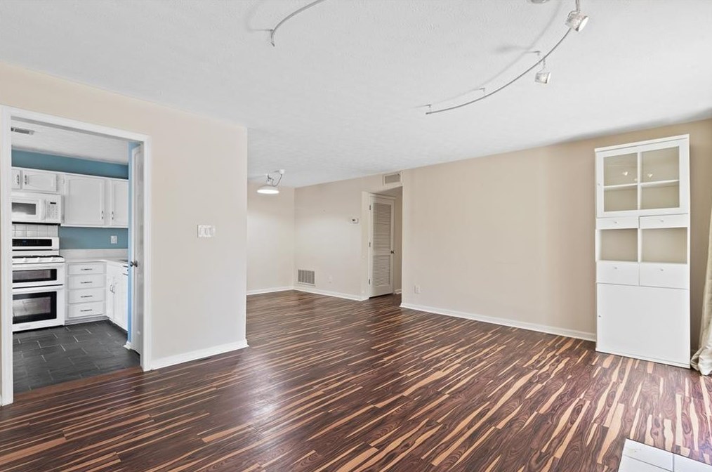 1305 Weatherstone Way, Atlanta GA  30324-4641 exterior