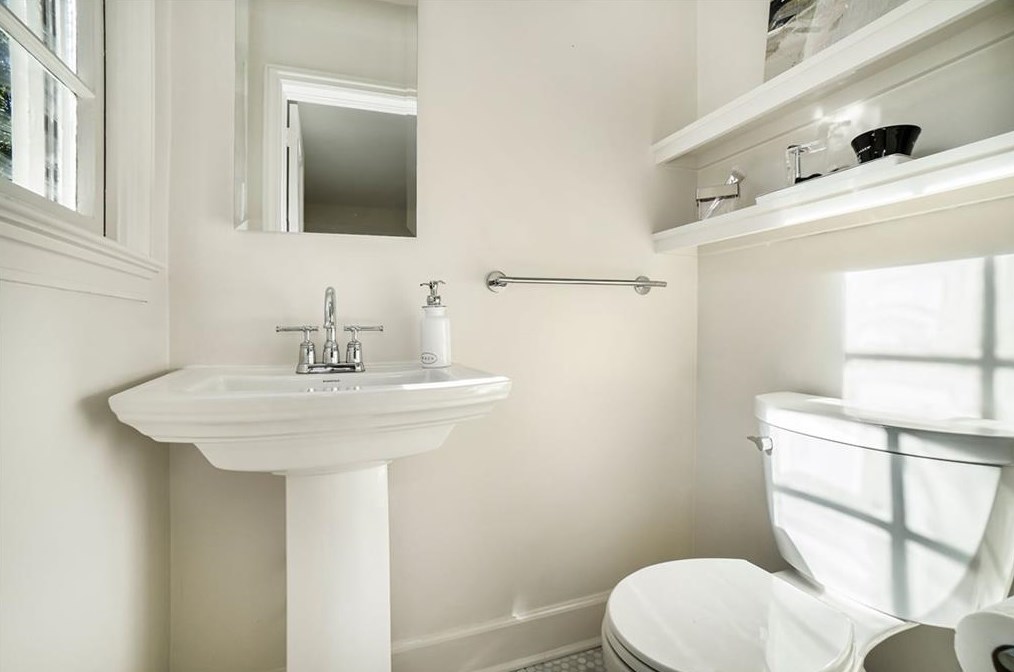 305 Westchester Dr, Decatur GA  30030-1121 exterior