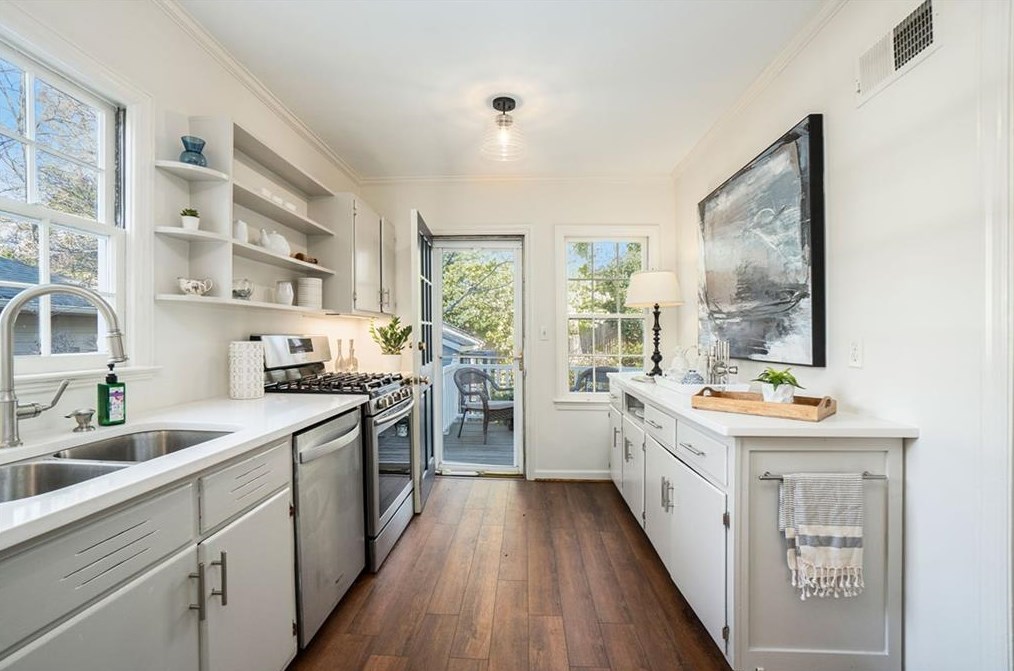 305 Westchester Dr, Decatur GA  30030-1121 exterior