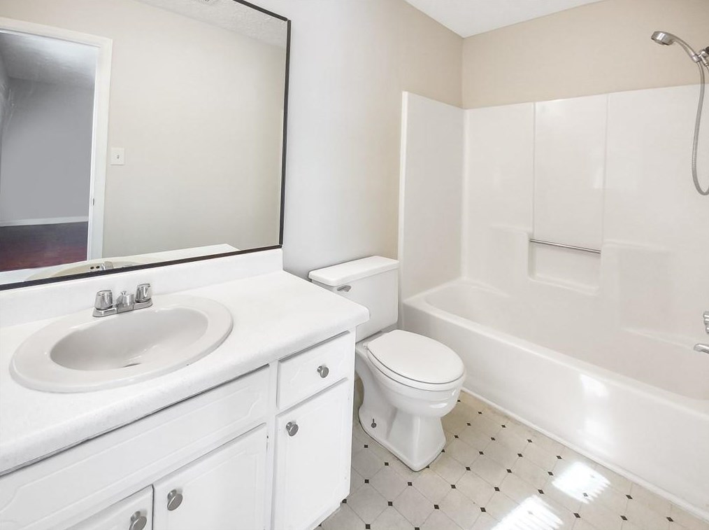 4379 Coopers Creek Dr, Smyrna GA  30082-4813 exterior