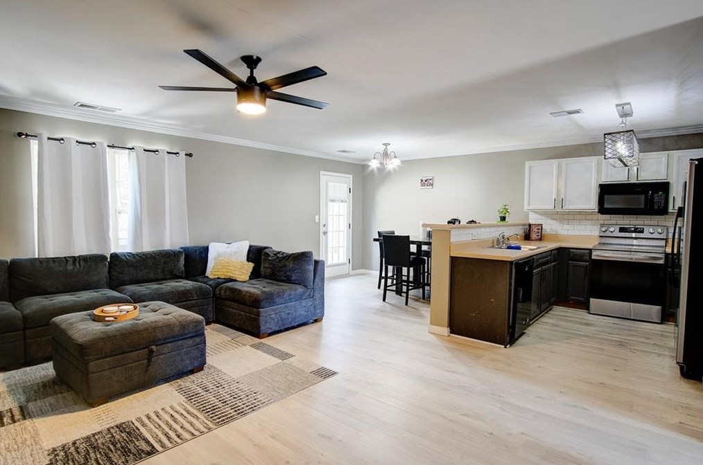 139 Avalon Dr, Calhoun GA  30701-9434 exterior