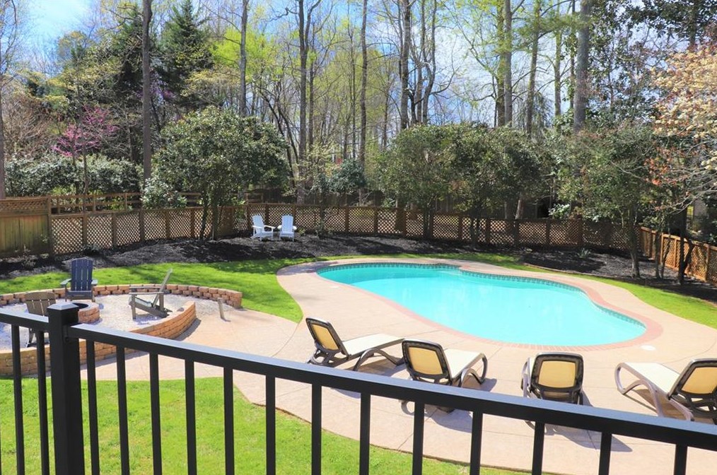 120 Barrow Downs, Alpharetta GA  30004-4013 exterior