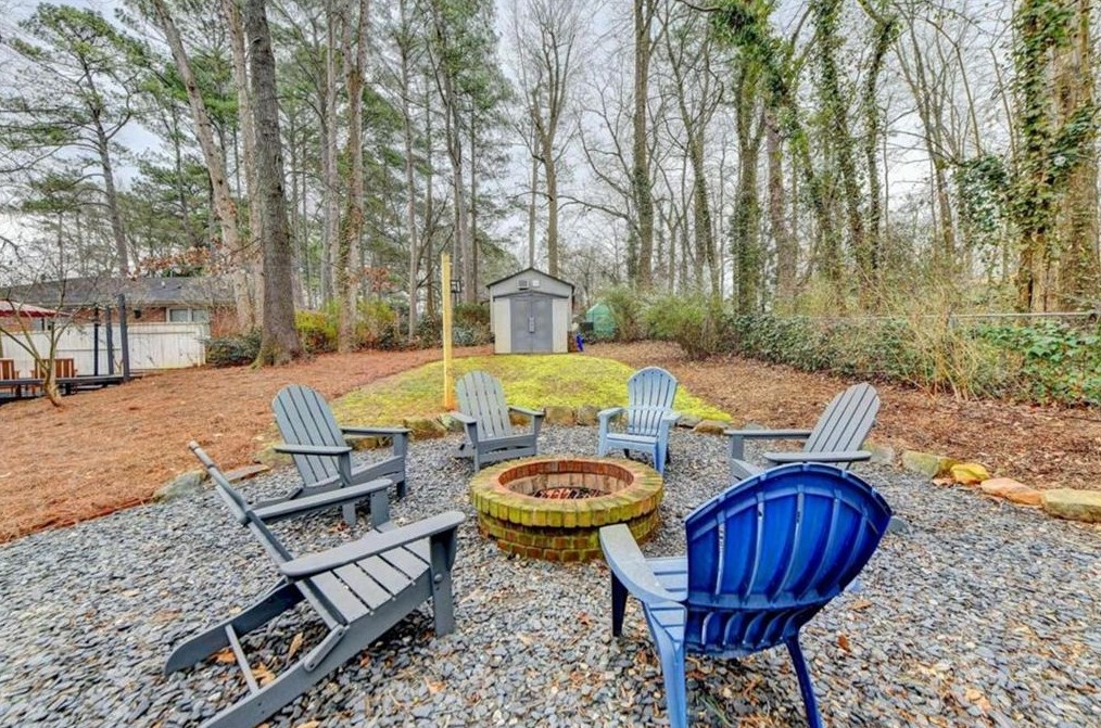 2227 Desmond Dr, Decatur GA  30033-4740 exterior